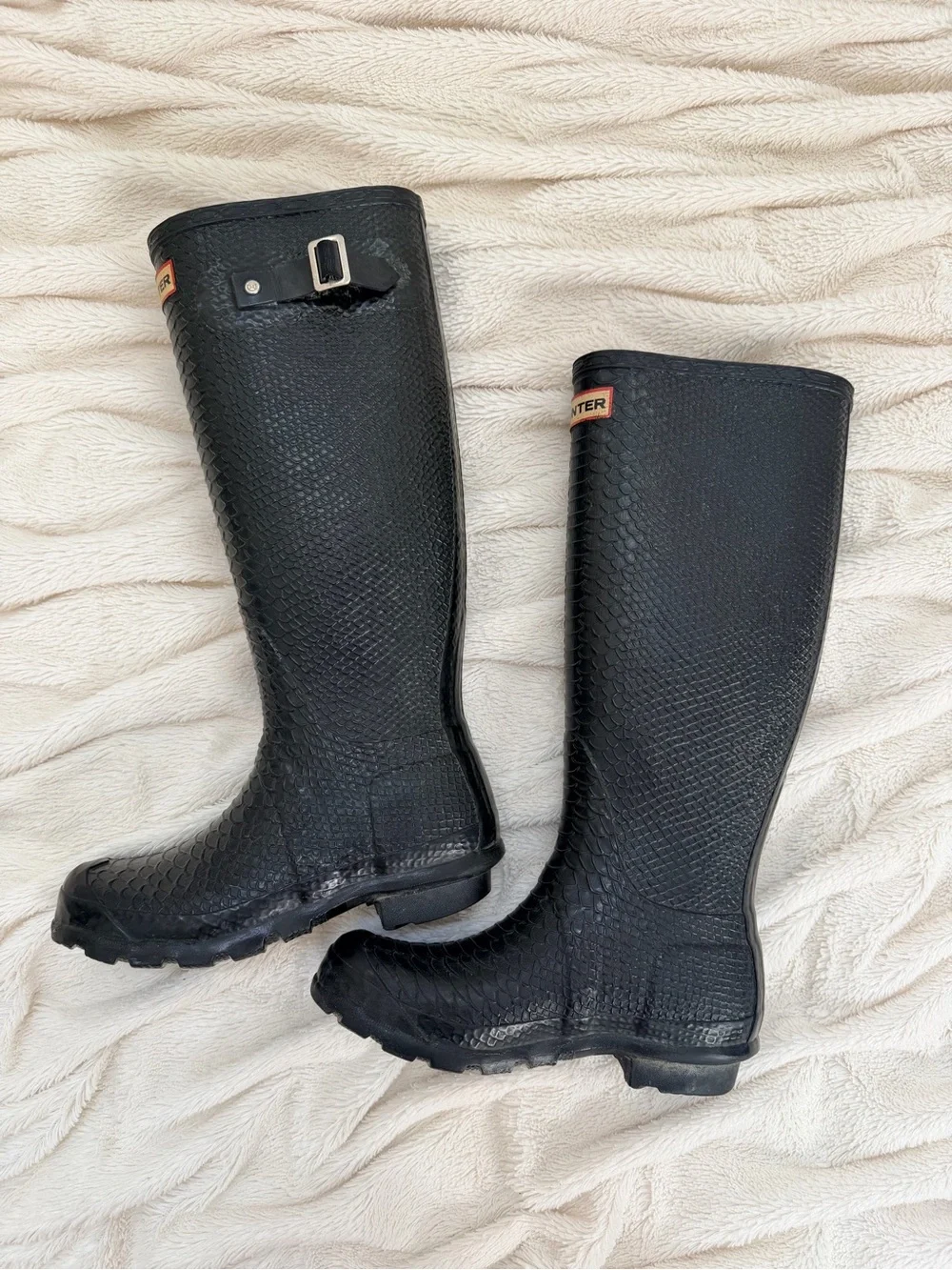 Hunter Carnaby Boa snake-embossed tall rain boots black women’s Sz 5